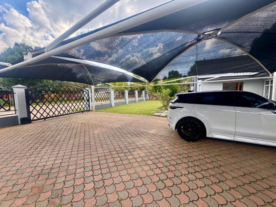 4 Bedroom Property for Sale in Flamwood North West